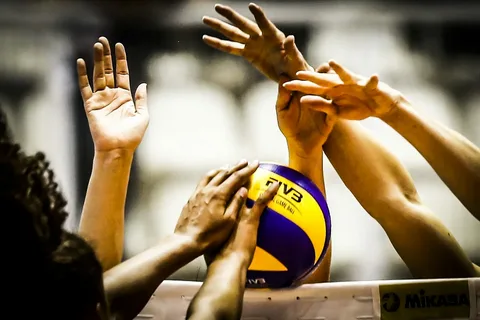 Can you block a spike in volleyball? A Complete Guide (2024) 4 What is illegal blocking in volleyball?